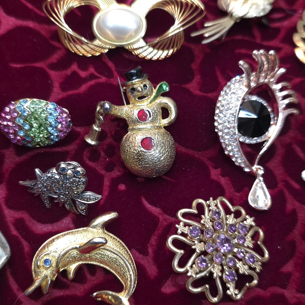 LOT OF 22 VINTAGE BROOCHES - Picture 4 of 13